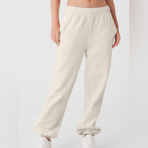 COPY - Alo Accolade Sweatpant - Picture 2 of 5